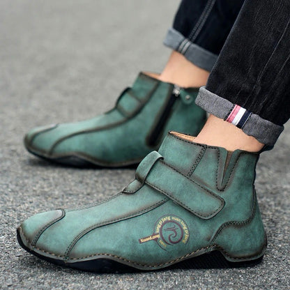 Casual men’s zippered ankle boots with a laid-back vibe.