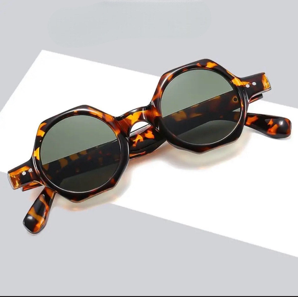 New Unisex Polygon Sunglasses for a Vintage Fashion look